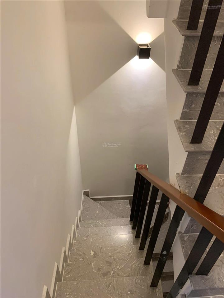 Bán gấp nhà 50/1 nguyễn hiền, quận 3. diện tích 3.1x8m, 4 tầng chỉ 5.7 tỷ