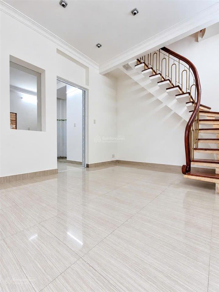 Bán nhà ngay phan xích long, phú nhuận  4.5x9m, kết cấu 2 tầng, giá 5.6 tỷ