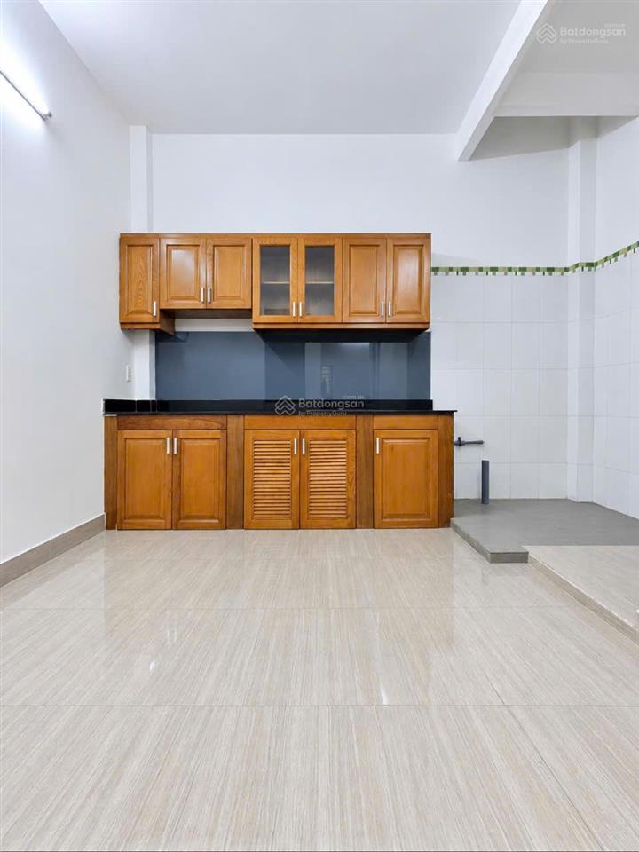 Bán nhà ngay phan xích long, phú nhuận  4.5x9m, kết cấu 2 tầng, giá 5.6 tỷ
