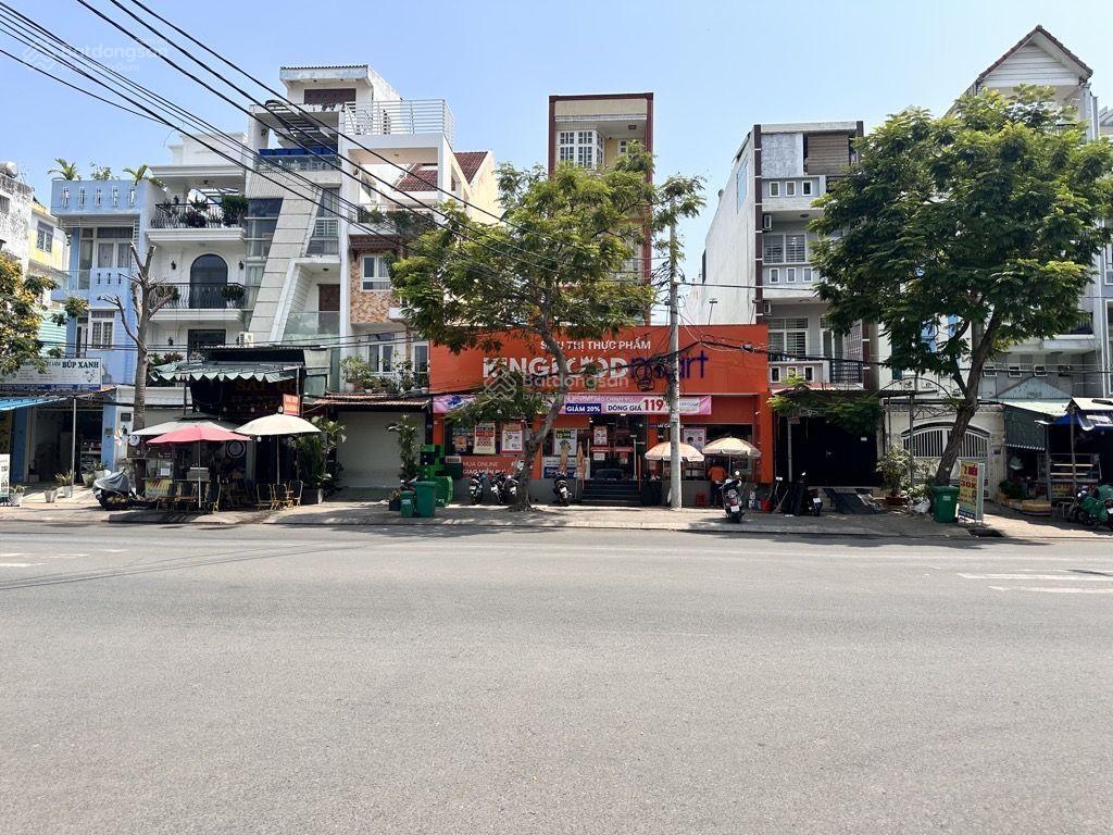 Bán nhà gpxd 1hầm 1trệt 1lửng 3lầu mái che . đường phú thuận cách phú mỹ hưng 300m .nhỉnh 100tr/m2