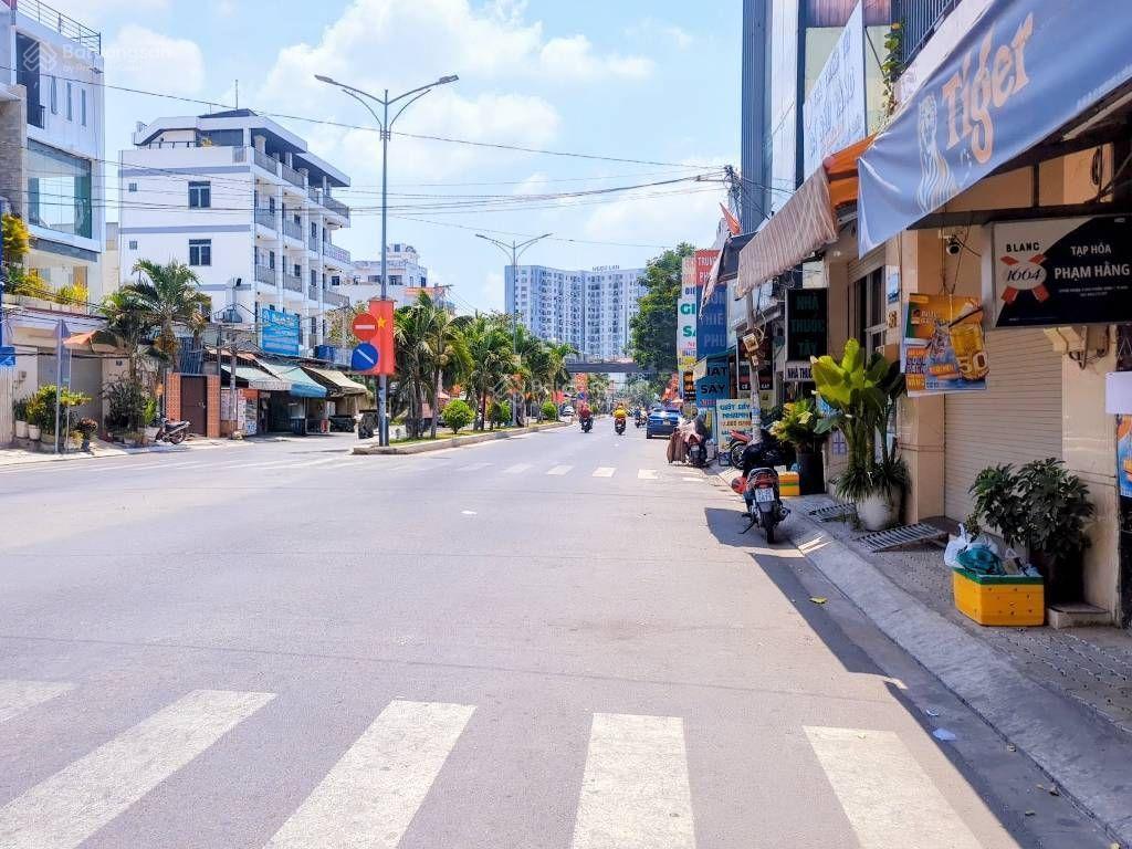 Bán nhà gpxd 1hầm 1trệt 1lửng 3lầu mái che . đường phú thuận cách phú mỹ hưng 300m .nhỉnh 100tr/m2