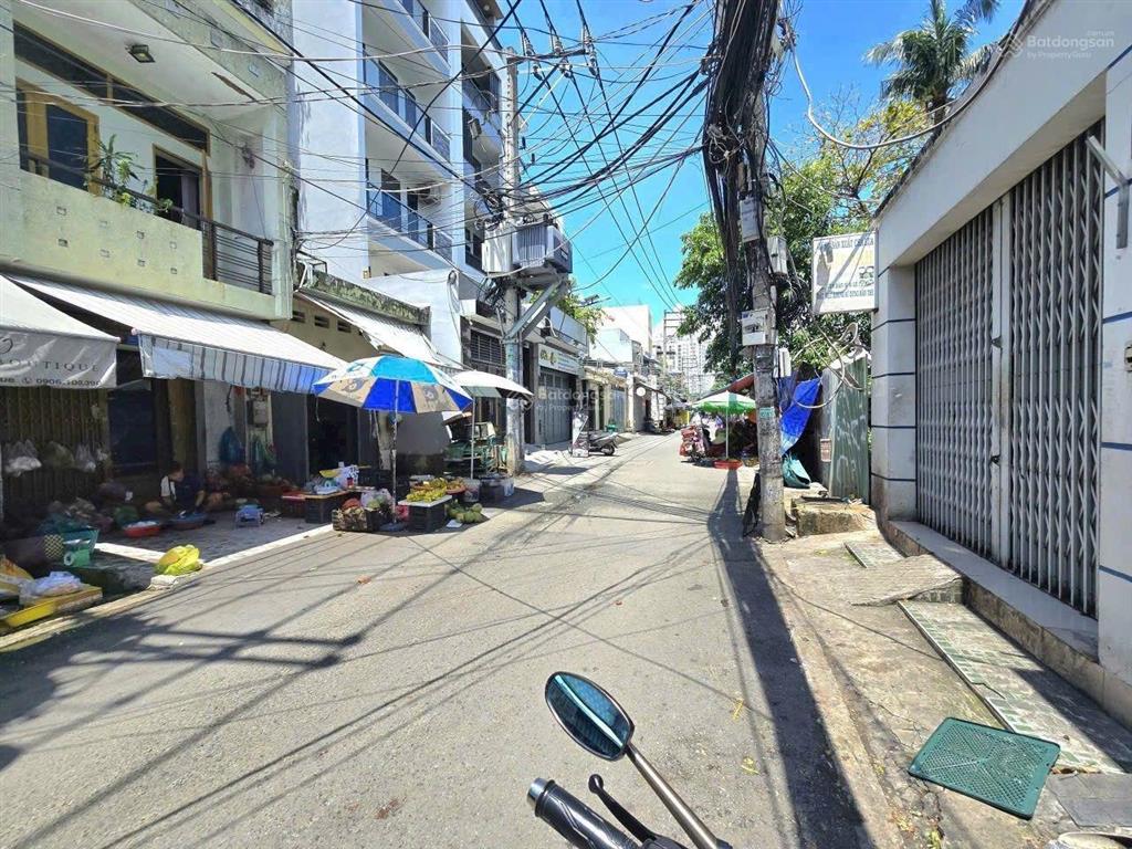 Bán nhà cạnh kdc himlam. q7 . dt 5m x 30m vuông vứt . gpxd hầmtrệtlửng3 tầng mái che.