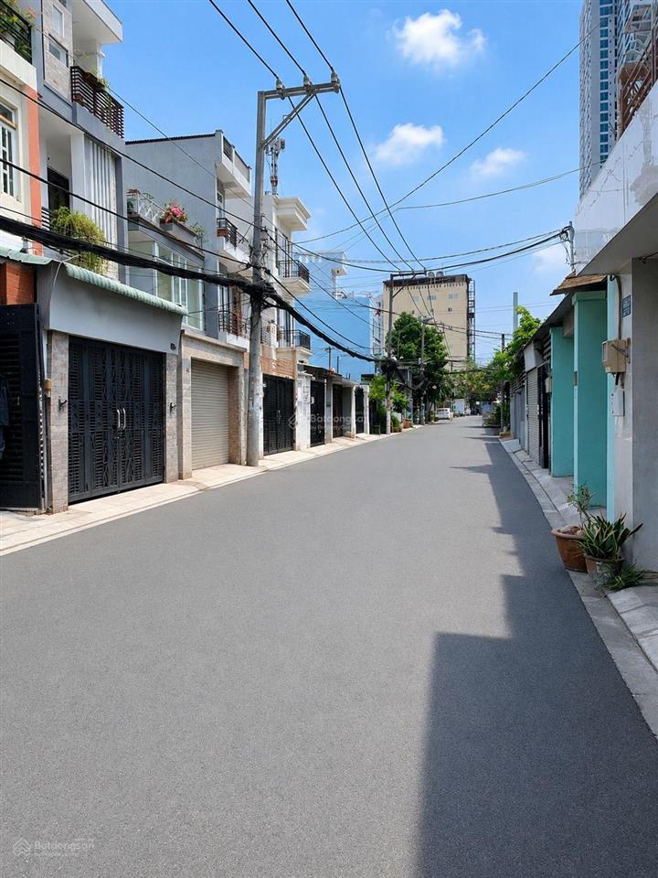 Bán nhà đường phú thuận cách phú mỹ hưng chỉ 200m. 6 phòng. dòng tiền 30tr/1 tháng. chỉ nhỉnh 9 tỉ