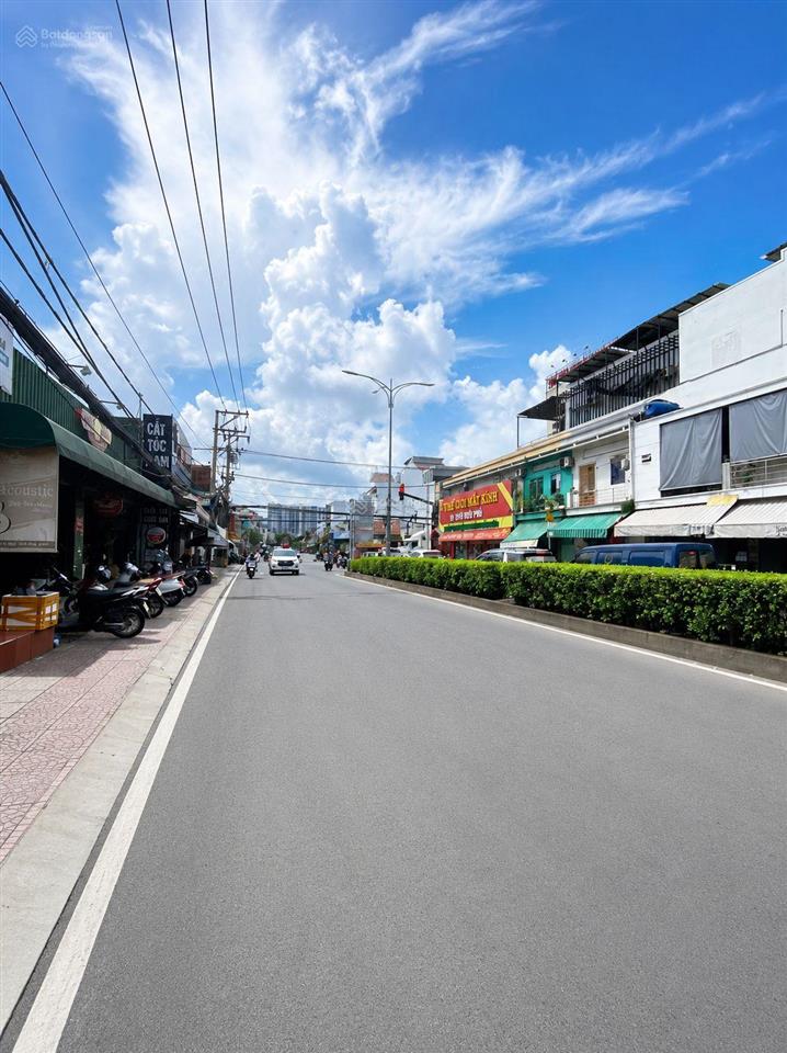 Bán nhà đường phú thuận cách phú mỹ hưng chỉ 200m. 6 phòng. dòng tiền 30tr/1 tháng. chỉ nhỉnh 9 tỉ