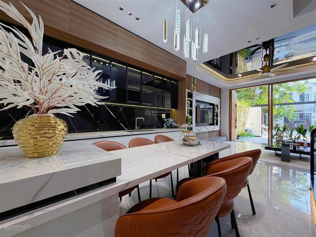 Bán nhà phố 3 tầng mới 100% hoà xuân hiện đại