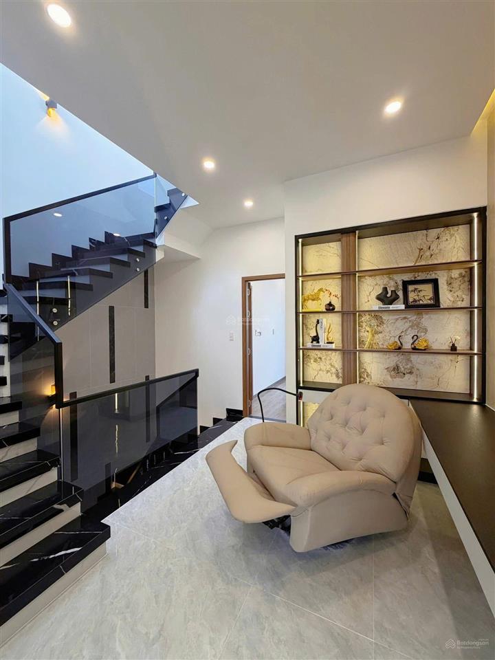Bán nhà phố 3 tầng mới 100% hoà xuân hiện đại