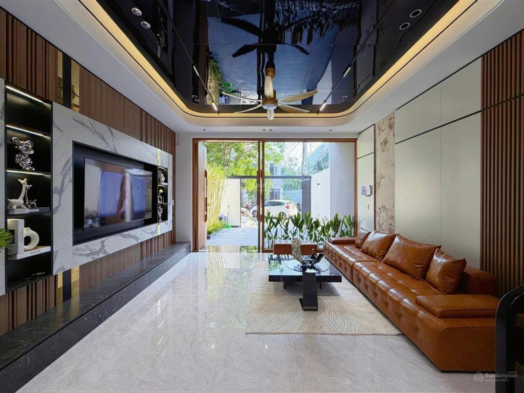 Bán nhà phố 3 tầng mới 100% hoà xuân hiện đại