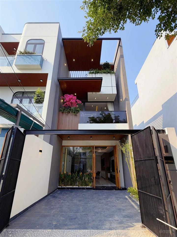 Bán nhà phố 3 tầng mới 100% hoà xuân hiện đại