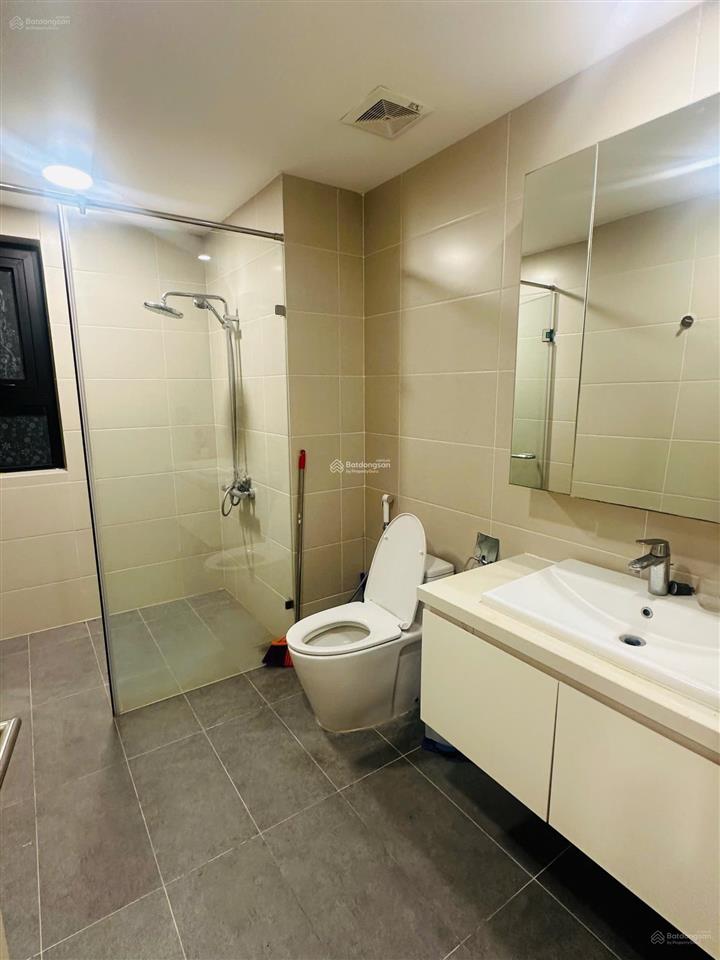 Bán chung cư paragon cầu giấy  căn 2 phòng ngủdt 80m giá 90tr/m2nội thất cơ bản .