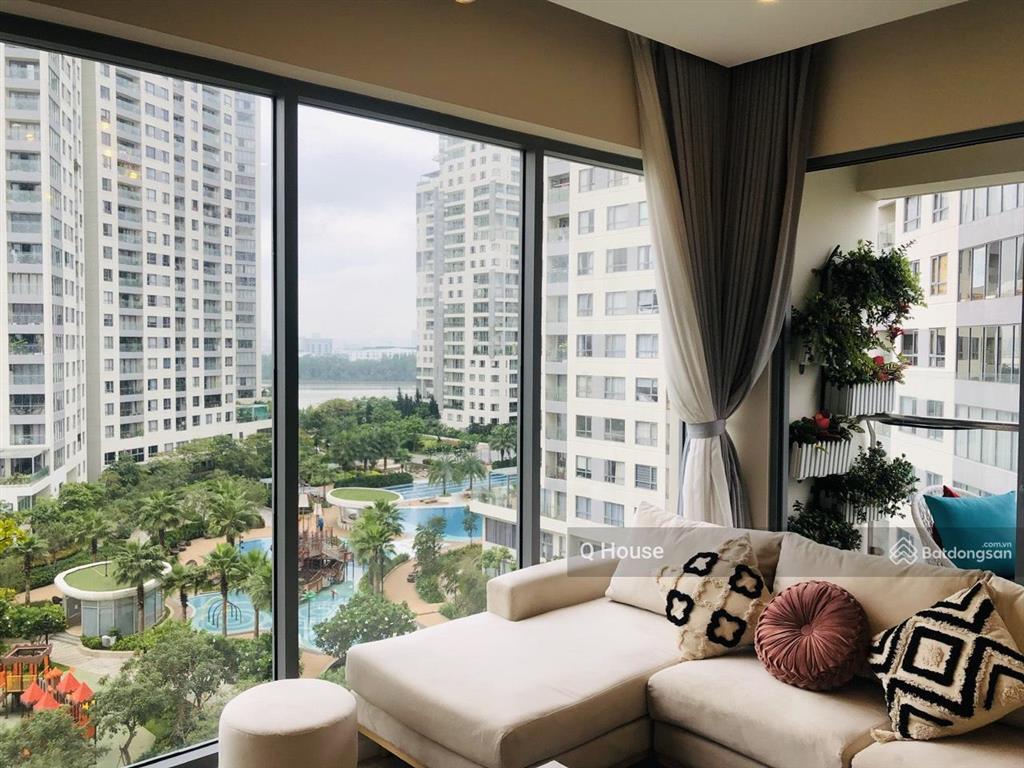 Tin xác thực 100% || 2 phòng ngủ full kính phòng khách  view nội khu  giá 9,5 tỷ