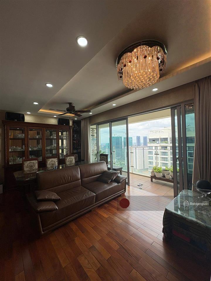 Hình chụp ban công thật | 3 phòng ngủ tháp thương mại | view hồ bơi nội khu | dt 136m² |giá 23.5tỷ