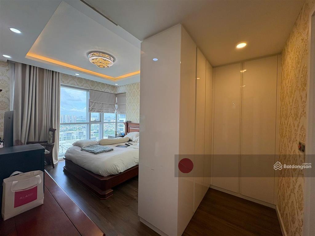 Hình chụp ban công thật | 3 phòng ngủ tháp thương mại | view hồ bơi nội khu | dt 136m² |giá 23.5tỷ