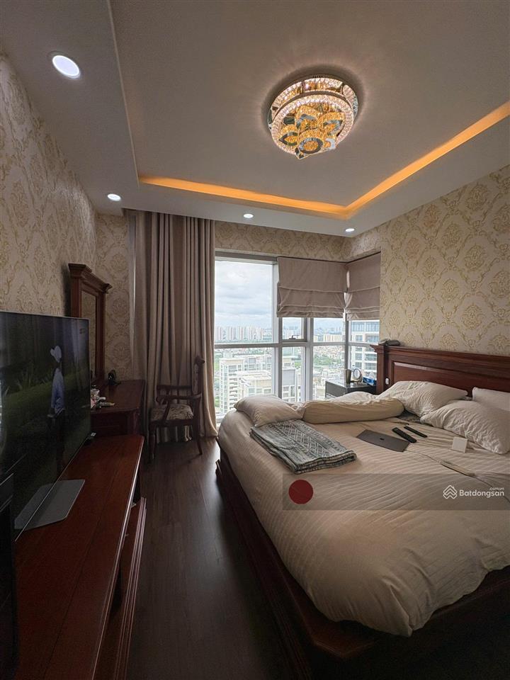 Hình chụp ban công thật | 3 phòng ngủ tháp thương mại | view hồ bơi nội khu | dt 136m² |giá 23.5tỷ