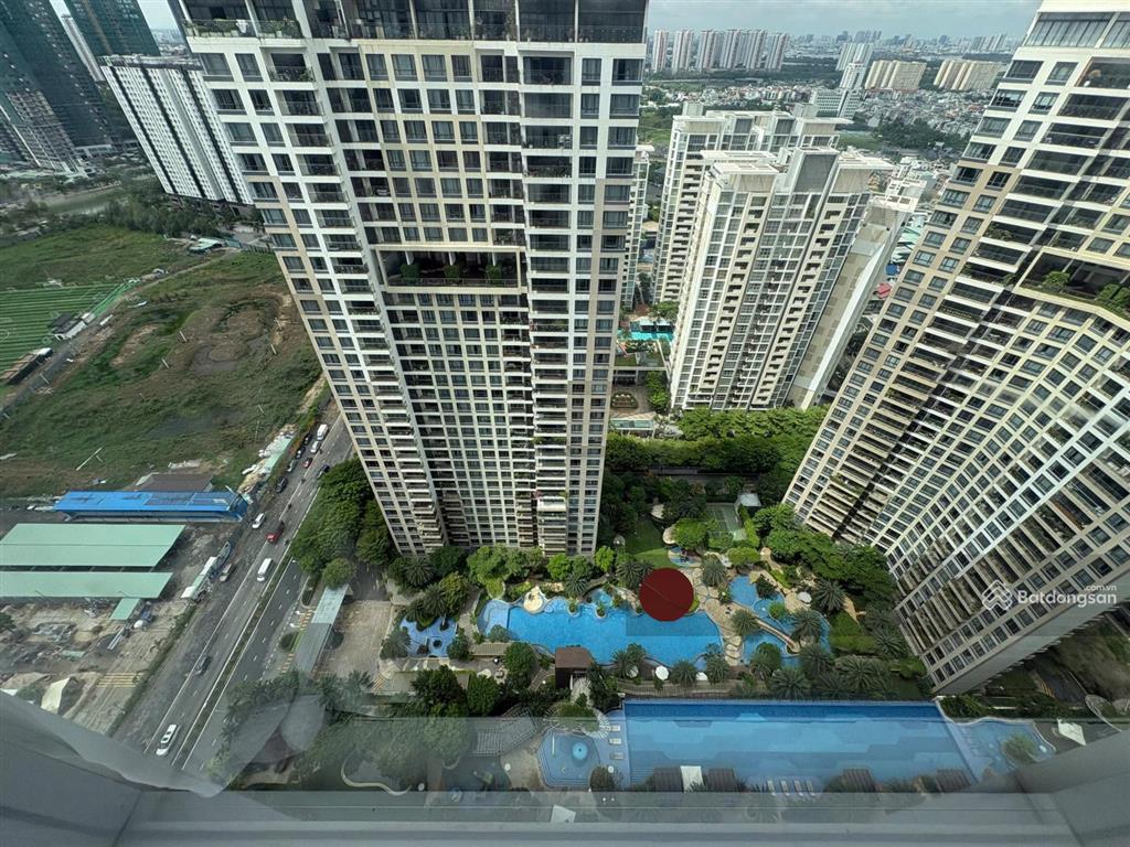 Hình chụp ban công thật | 3 phòng ngủ tháp thương mại | view hồ bơi nội khu | dt 136m² |giá 23.5tỷ