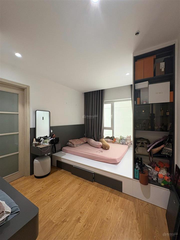 2 phòng ngủ (1pn + 1) lầu cao | view sông (góc hình đính kèm) | dt 83m² | sẵn sổ hồng