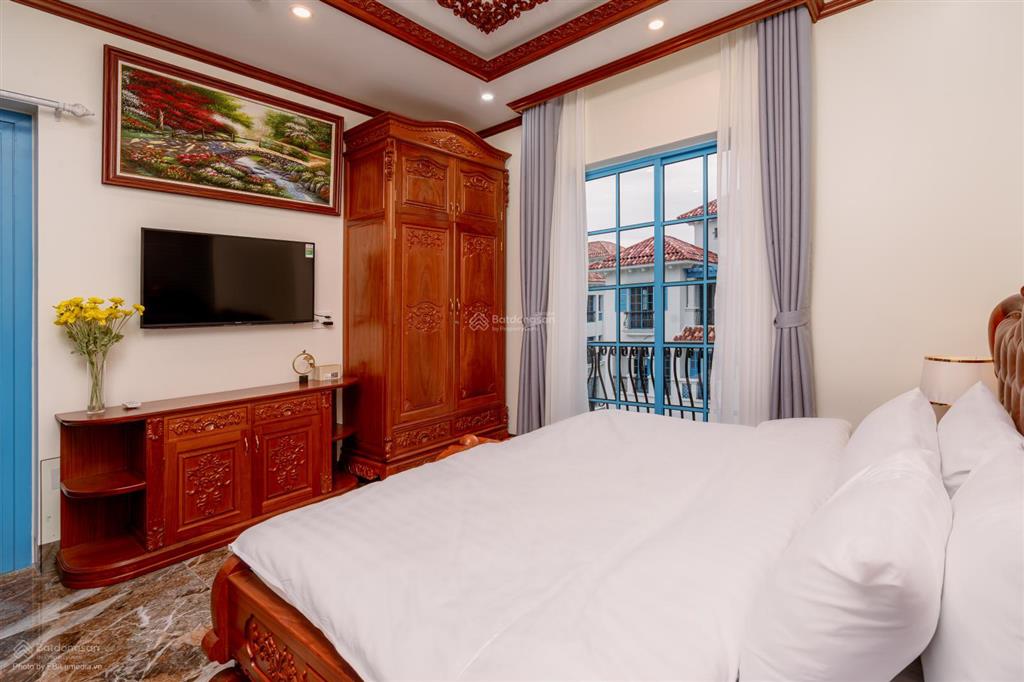 Cần bán căn biệt thự song lập sun feria hạ long cách dt 228m2 giá bán 2x,x tỷ 50m,sổ lâu dài.