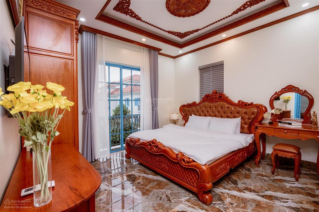 Cần bán căn biệt thự song lập sun feria hạ long cách dt 228m2 giá bán 2x,x tỷ 50m,sổ lâu dài.