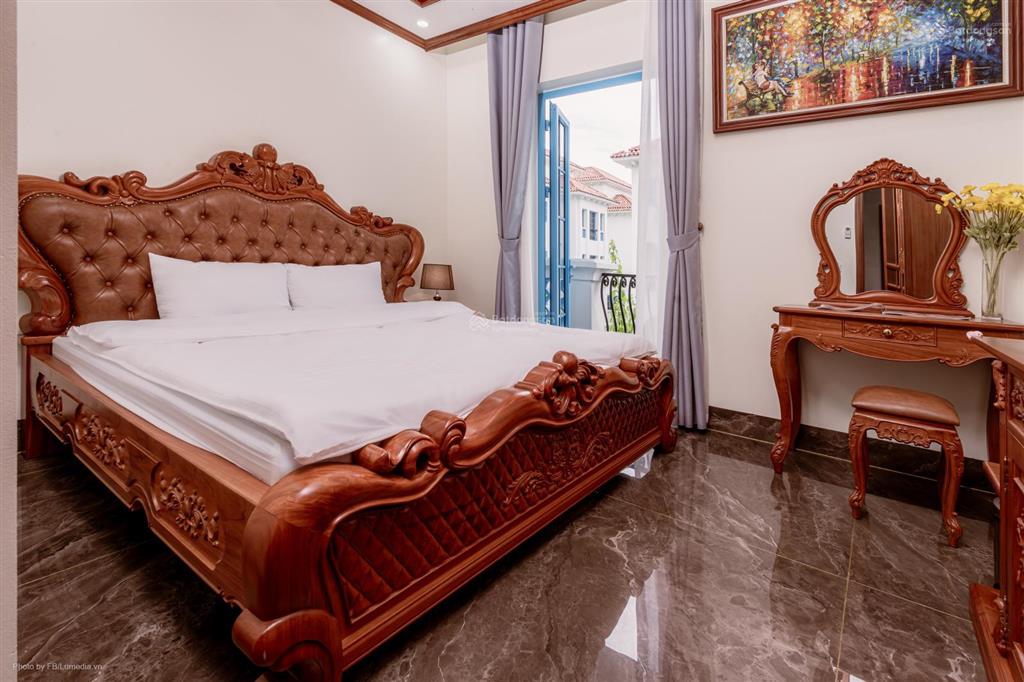 Cần bán căn biệt thự song lập sun feria hạ long cách dt 228m2 giá bán 2x,x tỷ 50m,sổ lâu dài.