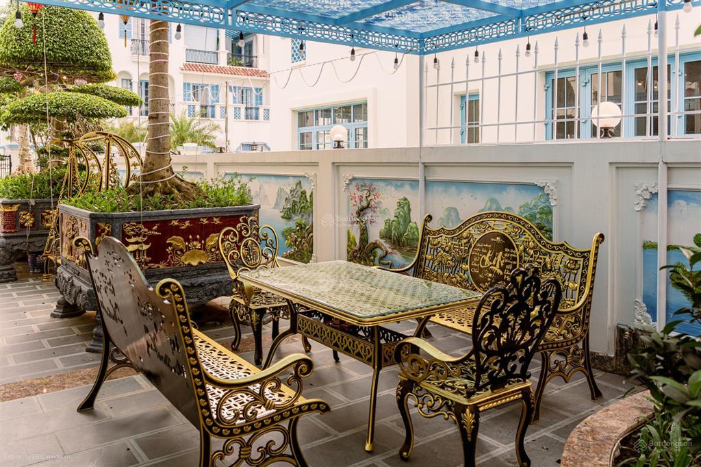 Cần bán căn biệt thự song lập sun feria hạ long cách dt 228m2 giá bán 2x,x tỷ 50m,sổ lâu dài.