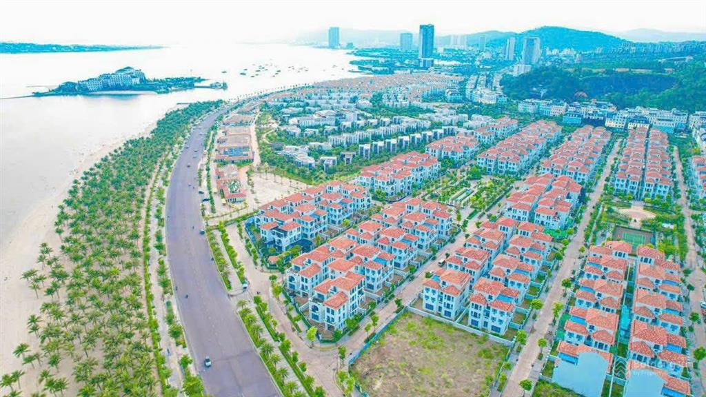 Bán cắt lỗ gấp căn bt feria bãi cháy hl, dt 235m2, giá 22,x tỷ, bao giá hời, sổ đỏ trao tay