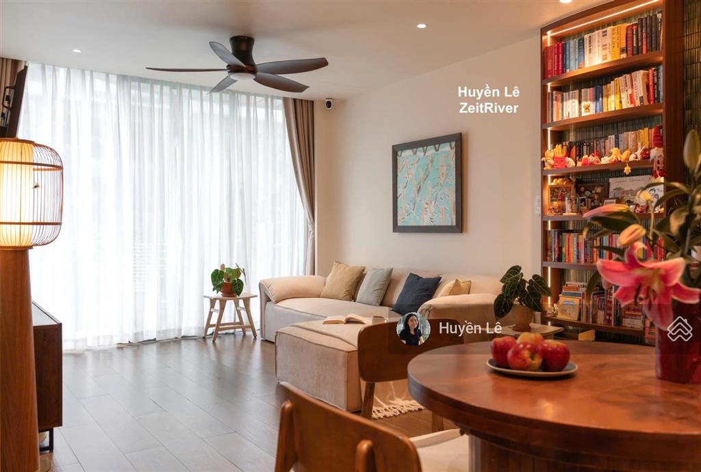 Bán nhanh 2pn đầy đủ nội thất sang xịn. ban công lớn. view landmark 81. giá tốt 21,5 tỷ