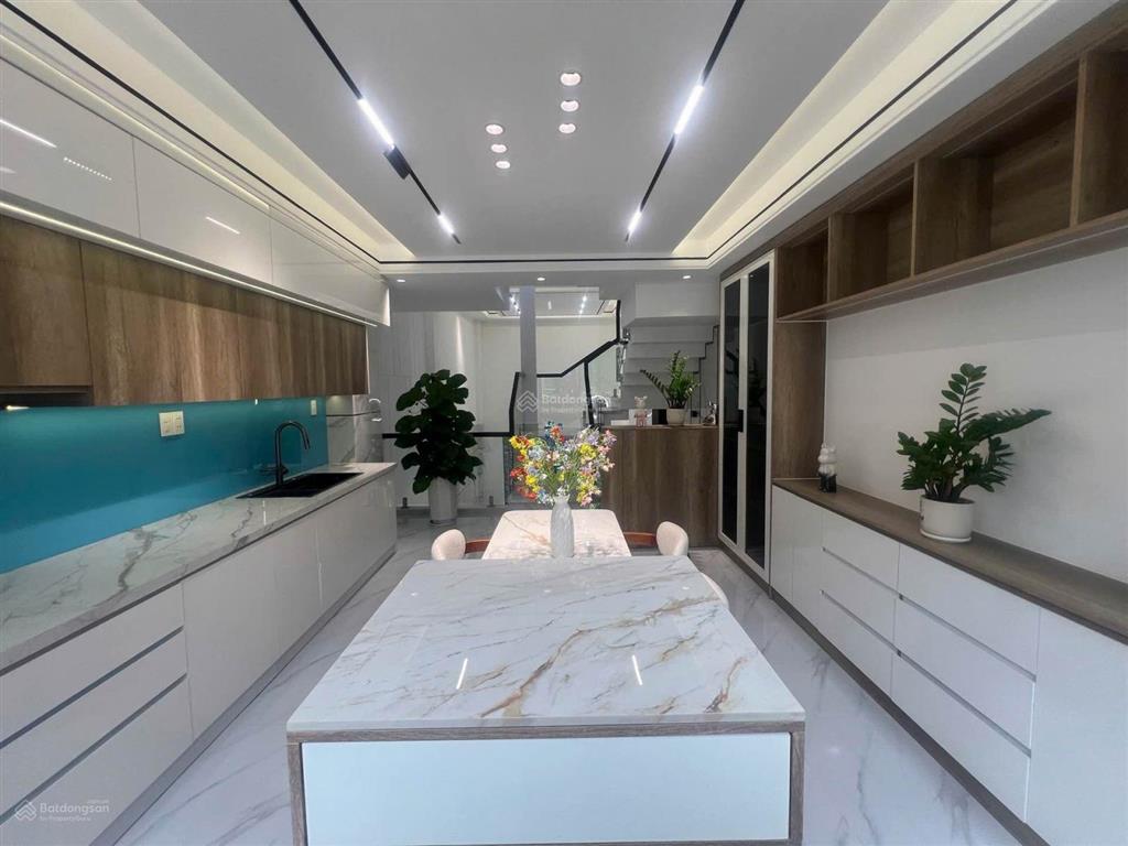 Nhà hxh, 5 tầng đẹp lung linh, gần đầm sen ngay ngã tư 4 xã nhà thoáng mát, 5 phòng ngủ