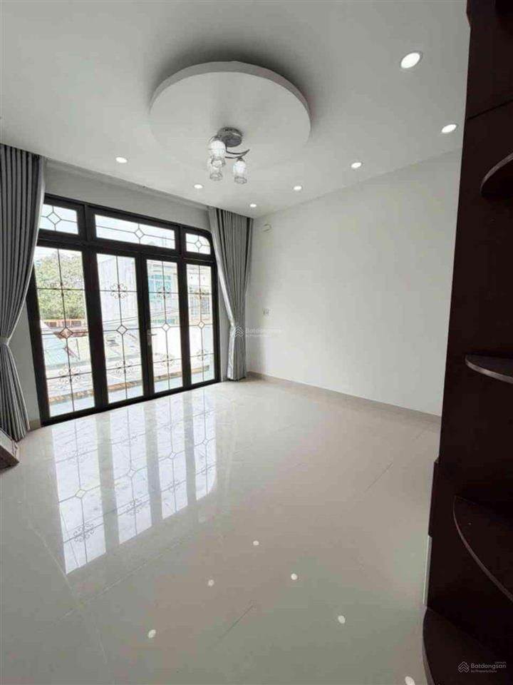 Nhà mặt tiền kd đa ngành nghề gần bến xe miền tây, nở hậu tài lộc