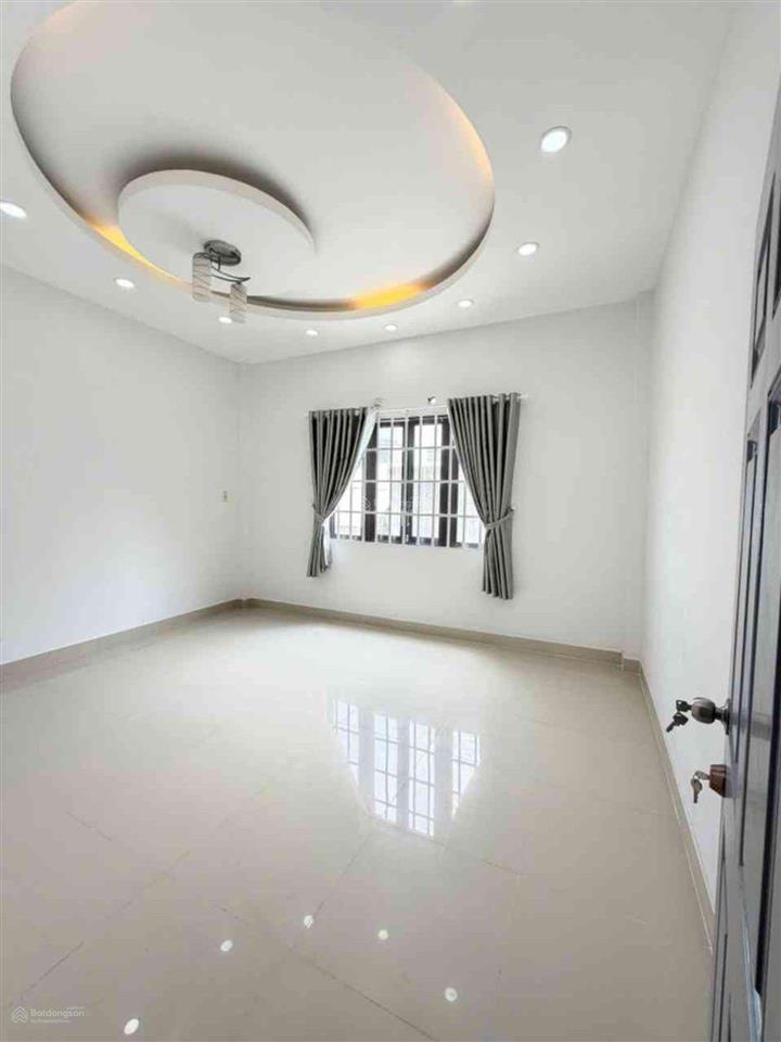 Nhà mặt tiền kd đa ngành nghề gần bến xe miền tây, nở hậu tài lộc