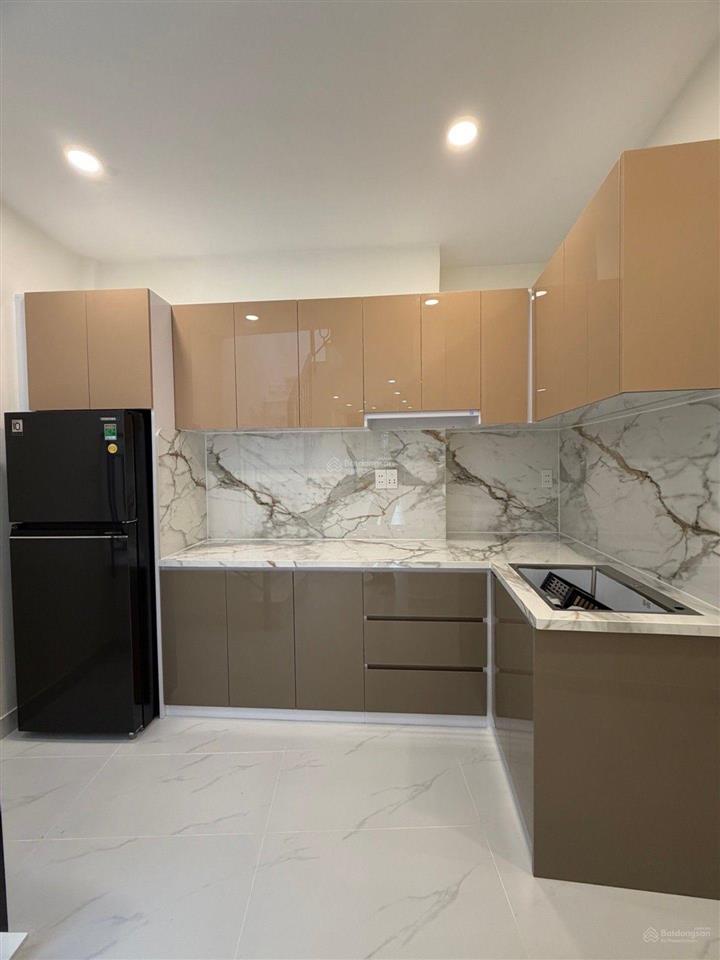 Nhà 2 tầng, nở hậu, nhà có giếng trời thoáng, nhà mới đẹp vào ở ngay, có tặng nội thất, nhà nở hậu.