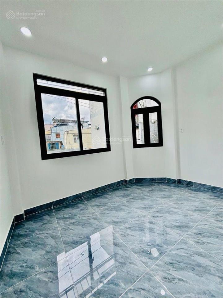 Nhà q.6 ngay vòng xoay phú lâm, gần trường học mạc đĩnh chi, kế chợ, siêu thị coopmart phú lâm.