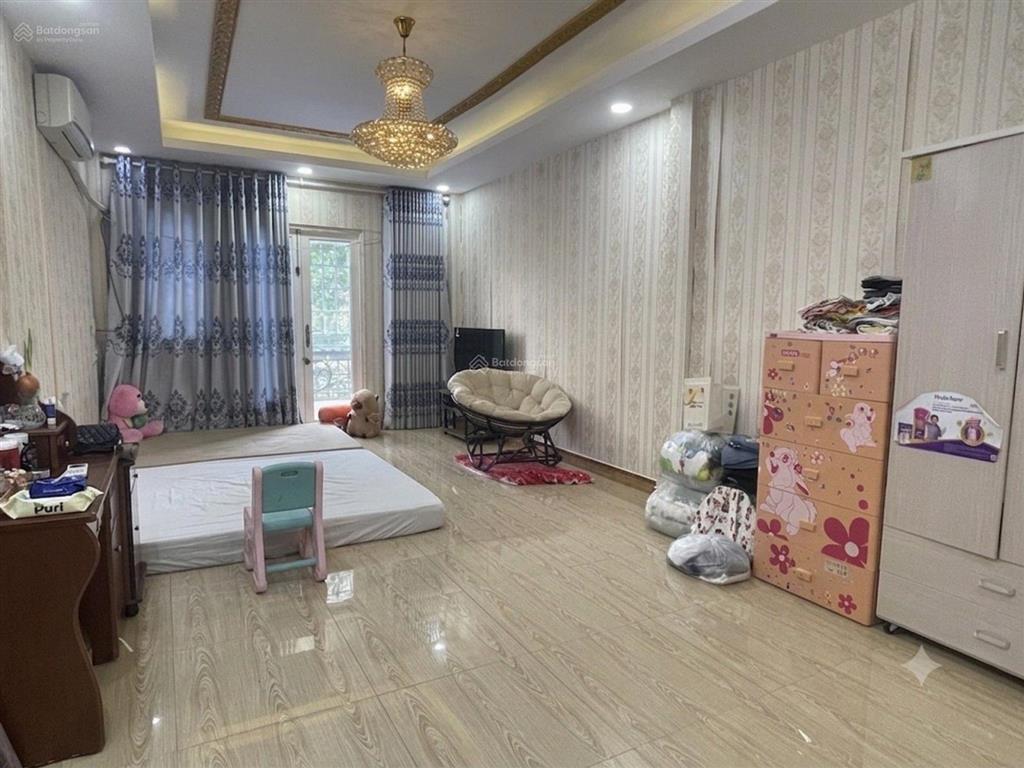 Nhà quận 6, 1/ đường hậu giang, đối diện công viên sáng thể dục lý tưởng, vài phút ra tới chợ lớn