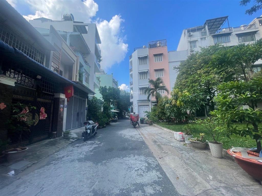 Nhà quận 6, 1/ đường hậu giang, đối diện công viên sáng thể dục lý tưởng, vài phút ra tới chợ lớn