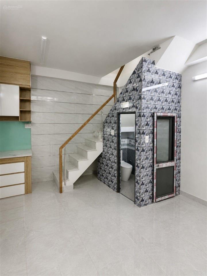Nhà mới toanh 2 tầng hẻm 1 sẹc ngay tỉnh lộ 10 chỉ hơn 2 tỷ, vài bước ra mt