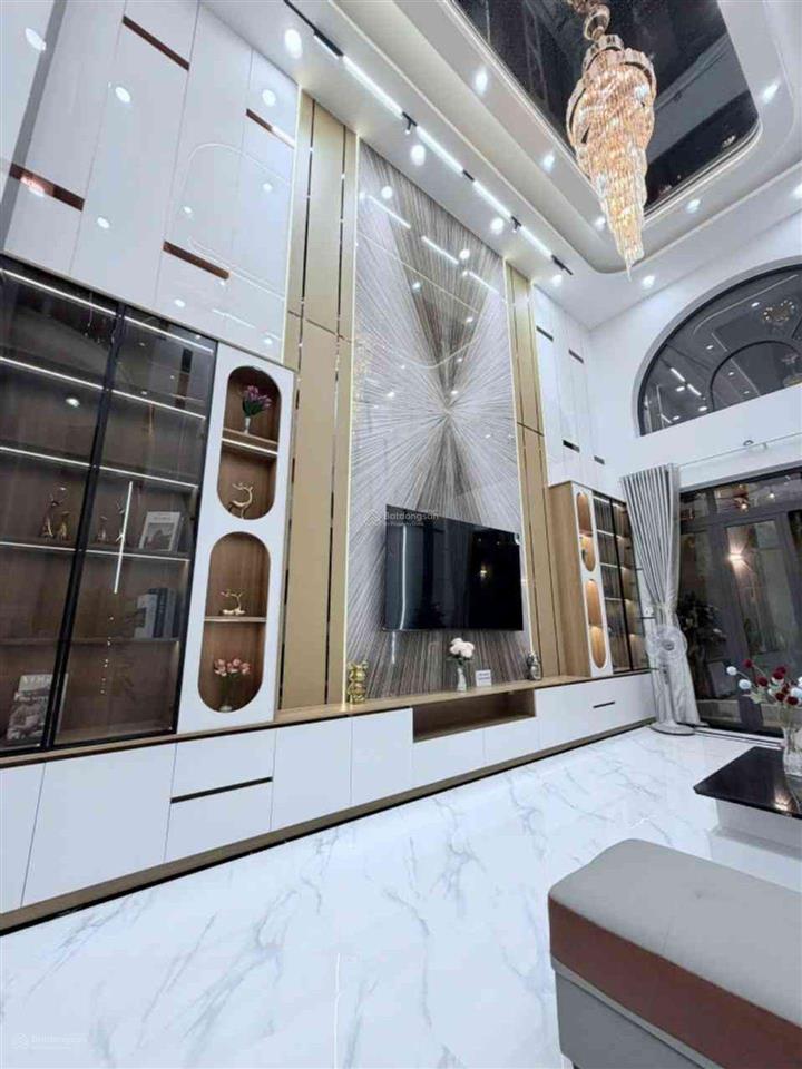 Nhà hẻm xe tải thông hẻm đẹp đường lê văn qưới, kinh doanh mọi ngành nghề, có thang máy.