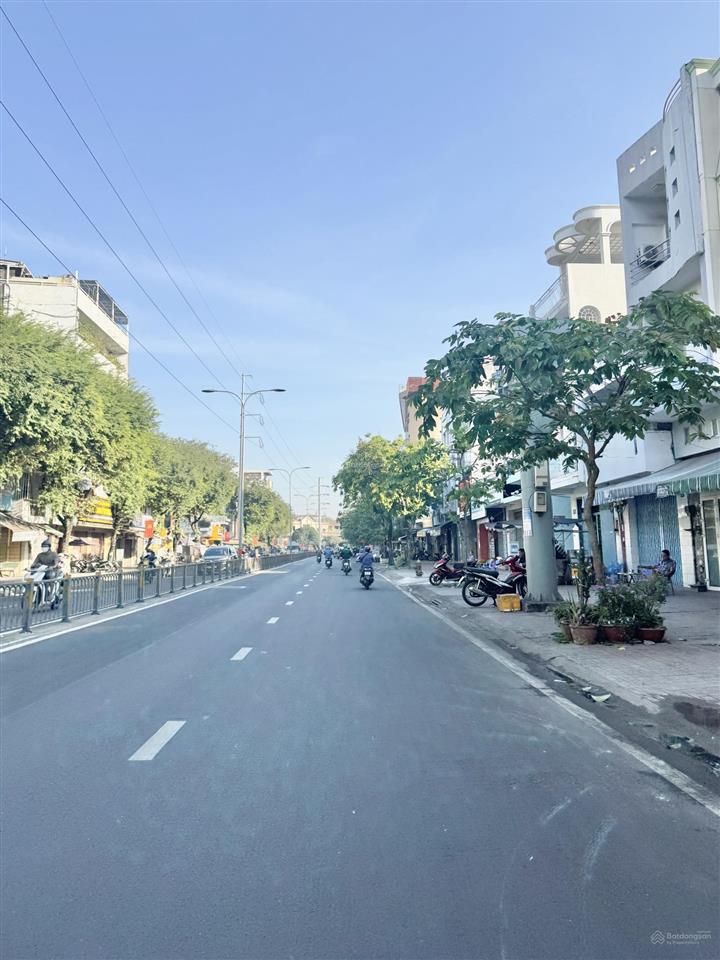 Q11. hẻm xe hơi thông  nhà 5 tầng  sát mặt tiền minh phụng  vuông vức