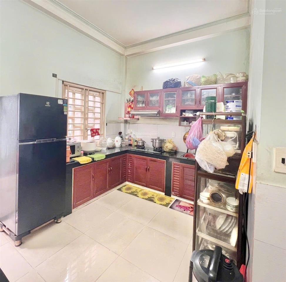 Vị trí vip  hai mặt hẻm  một căn ra mt thái phiên  4 tâng btct  dt 4,2 x 9,3m , giá 10,5 tỷ
