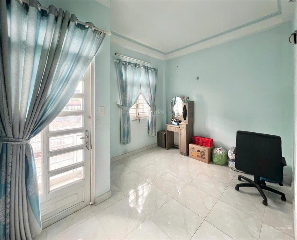 Vị trí vip  hai mặt hẻm  một căn ra mt thái phiên  4 tâng btct  dt 4,2 x 9,3m , giá 10,5 tỷ