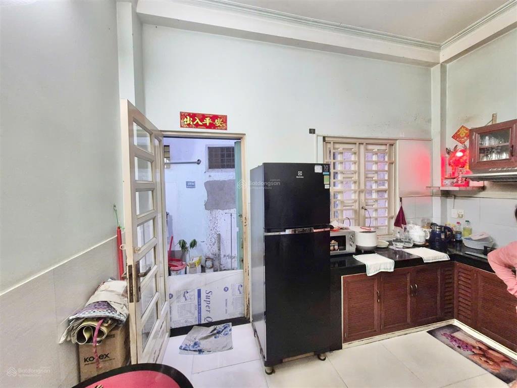 Vị trí vip  hai mặt hẻm  một căn ra mt thái phiên  4 tâng btct  dt 4,2 x 9,3m , giá 10,5 tỷ
