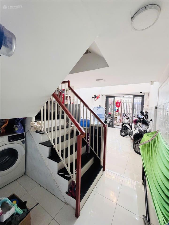 Mt hẻm kd lạc long quân 8m  oto đậu ngày đêm  39m2 4 tầng  vừa ở vừa cho thuê chỉ hơn 7 tỷ tl