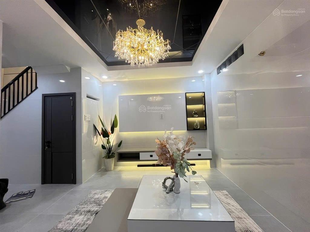 Q11 lạc long quân siêu phẩm 5 tầng + thang máy  dt42m2 tặng full nội thất cao cấp  chỉ 8.x tý