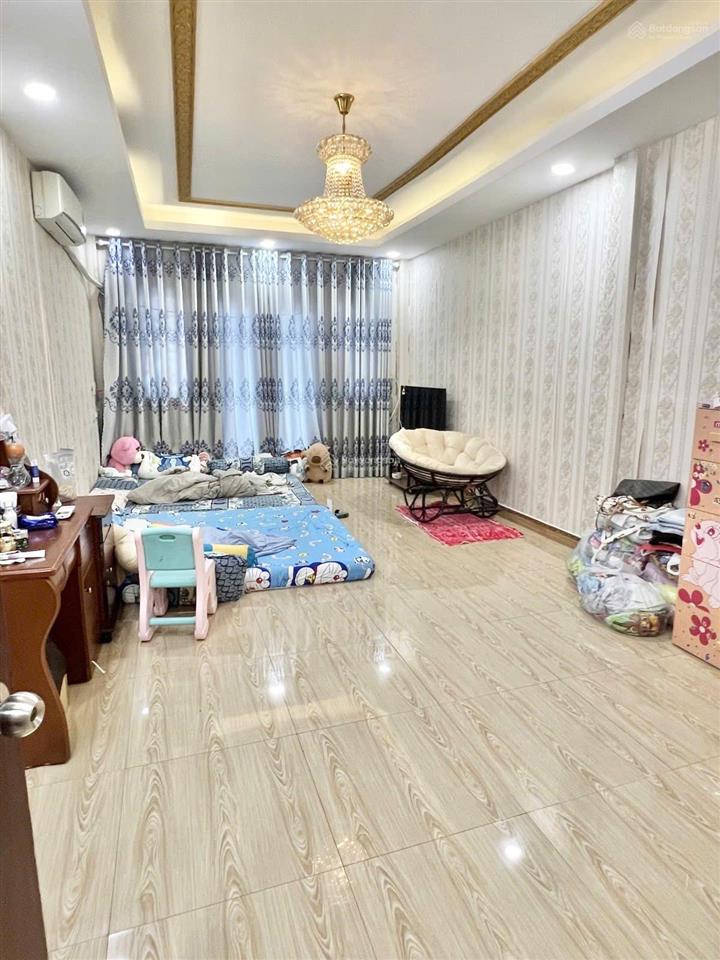 Hém xe hơi 6m  hậu giang, q 6  dt khủng 65m2, số vuông vức  đối diện công viên  chỉ 8.3 tỷ