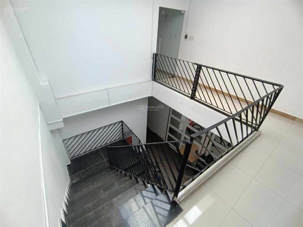 Mặt tiền q10  nguyễn chí thanh, dt 101,7m², đang cho thuê 50tr/ tháng. giá 32,8 tỷ