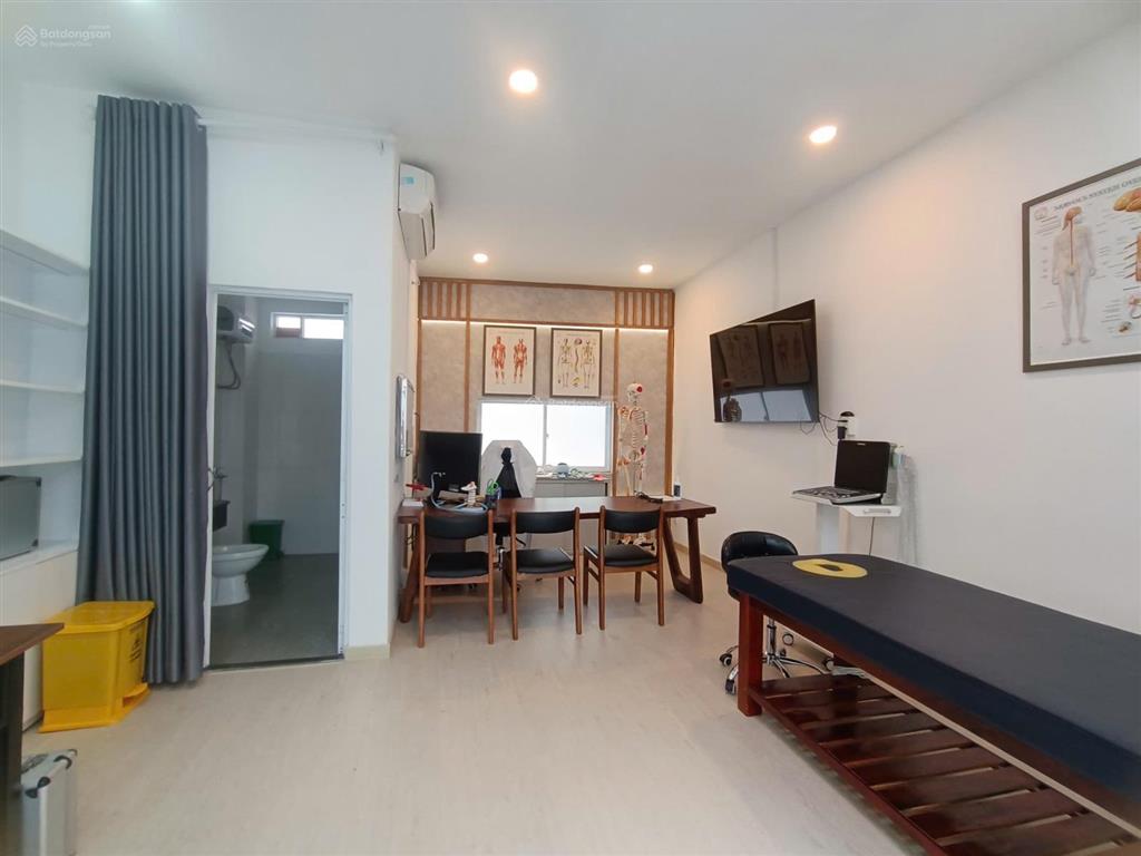 Mặt tiền q10  nguyễn chí thanh, dt 101,7m², đang cho thuê 50tr/ tháng. giá 32,8 tỷ
