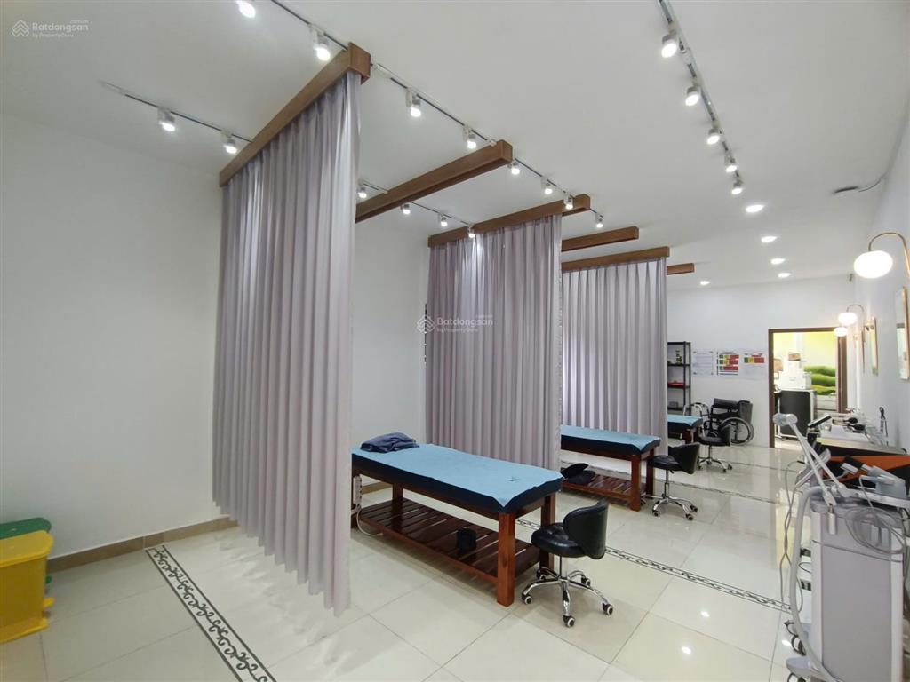 Mặt tiền q10  nguyễn chí thanh, dt 101,7m², đang cho thuê 50tr/ tháng. giá 32,8 tỷ