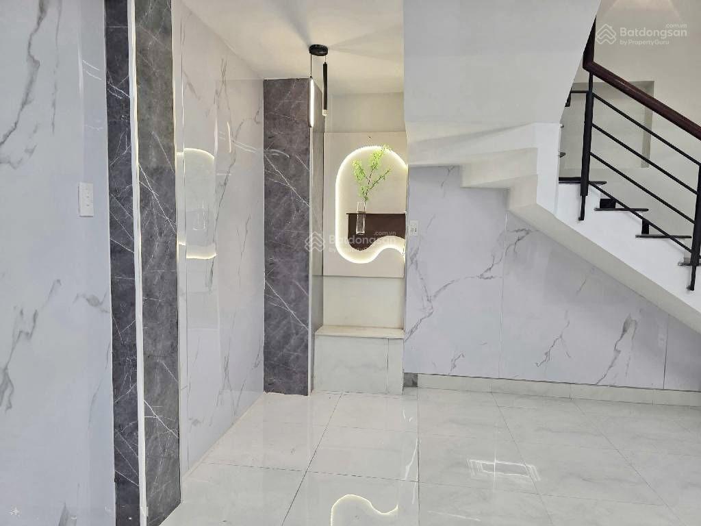 Q11  hxh thông  lạc long quân  âu cơ  nhà 5 tầng btct  35m2 (ngang 4.3x8m)
