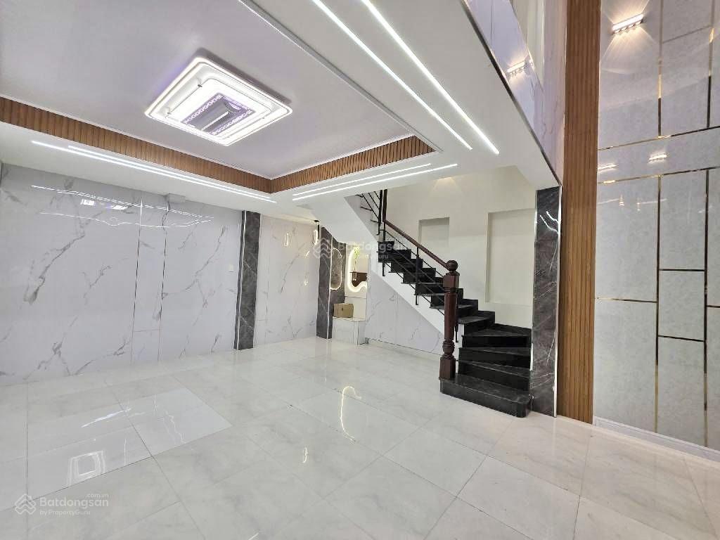 Q11  hxh thông  lạc long quân  âu cơ  nhà 5 tầng btct  35m2 (ngang 4.3x8m)