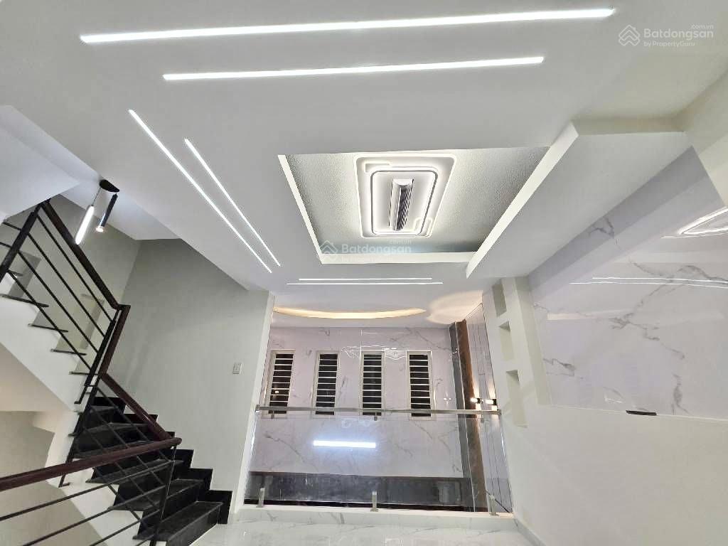Q11  hxh thông  lạc long quân  âu cơ  nhà 5 tầng btct  35m2 (ngang 4.3x8m)
