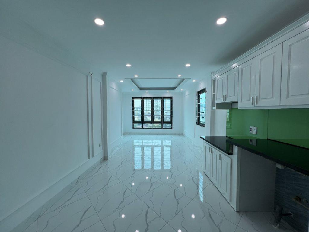 Mặt Phố Kim Giang - Hoàng Mai, 3 Ô Tô tránh Vỉa Hè, Lô Góc, KD, 7TTM, 40m2, MT 4m, 19.5 Tỷ