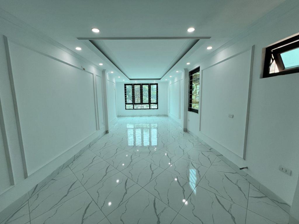 Mặt Phố Kim Giang - Hoàng Mai, 3 Ô Tô tránh Vỉa Hè, Lô Góc, KD, 7TTM, 40m2, MT 4m, 19.5 Tỷ