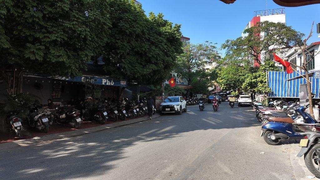 Cho thuê CĂN GÓC - mặt đường Nguyễn Công Hòa - Mặt tiền 16m - vỉa hè 8m - Giá tốt